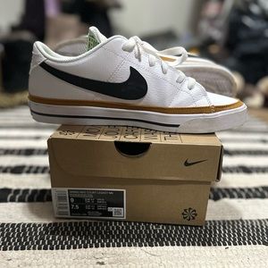 Nike Court Legacy sz 9